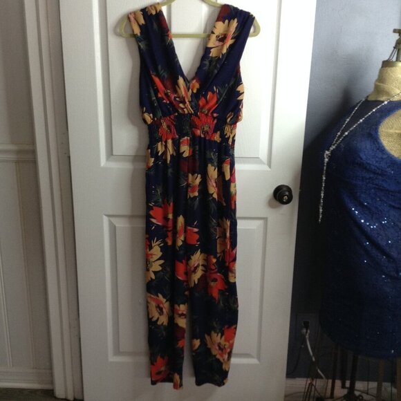 Floral Jumper, Red Queen, S/M Poly, Easy Care; Garden Party, Vacation, Cruising - Picture 3 of 6